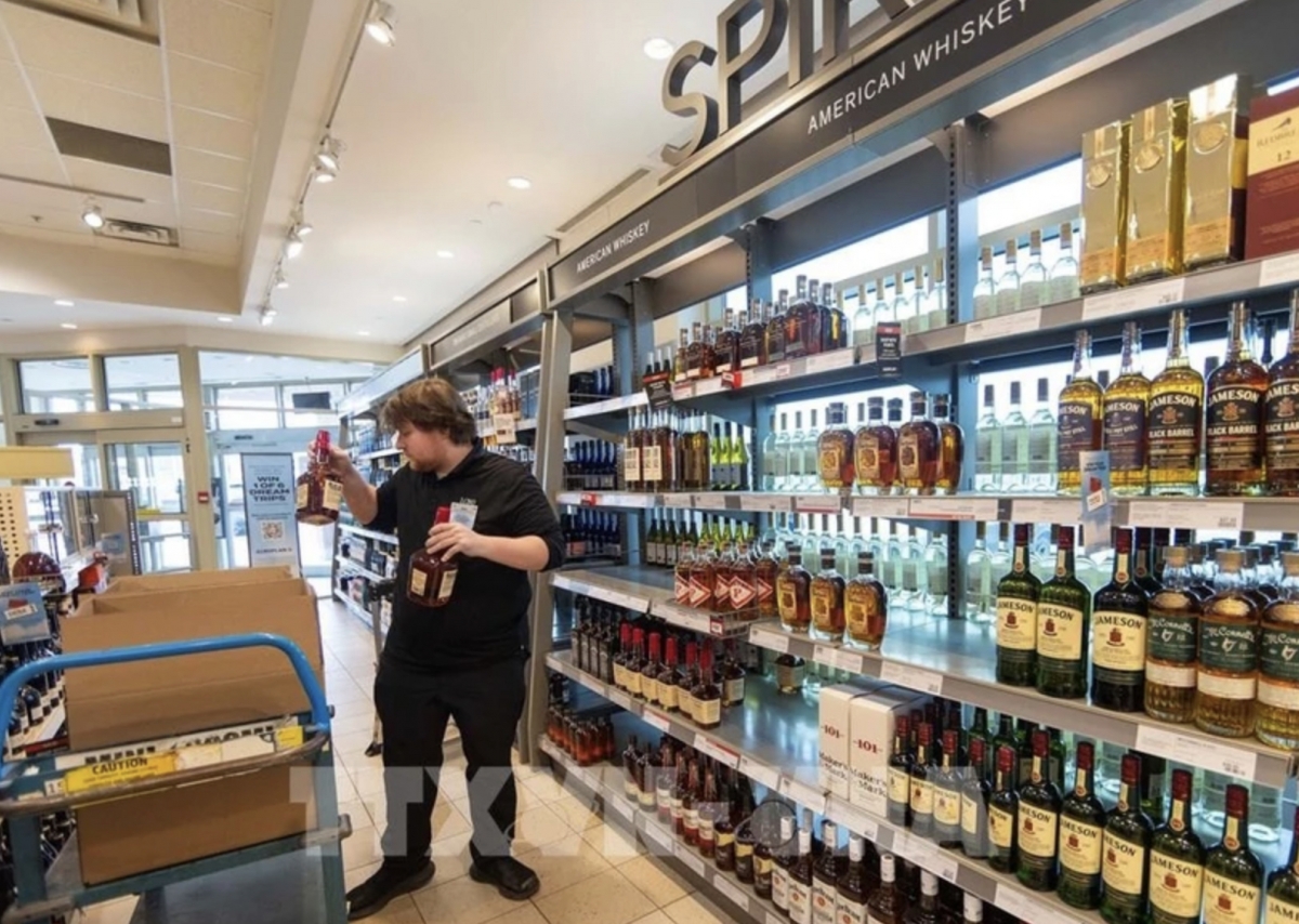 Goods on display at a supermarket in Vancouver, Canada (Photo: Xinhua/VNA)