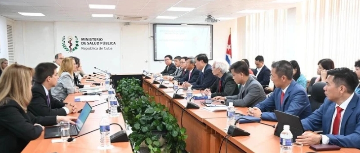The working session between the Vietnamese delegation and the Cuban Ministry of Health