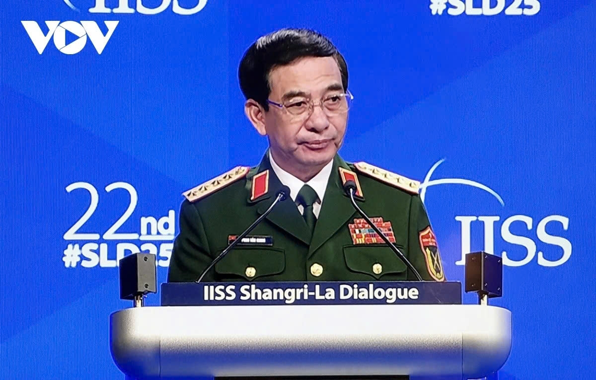 Defence Minister General Phan Van Giang reaffirmsVietnam’s consistent adherence to its “Four No’s” defense policy,at the 22nd Shangri-La Dialogue in Singapore on May 31