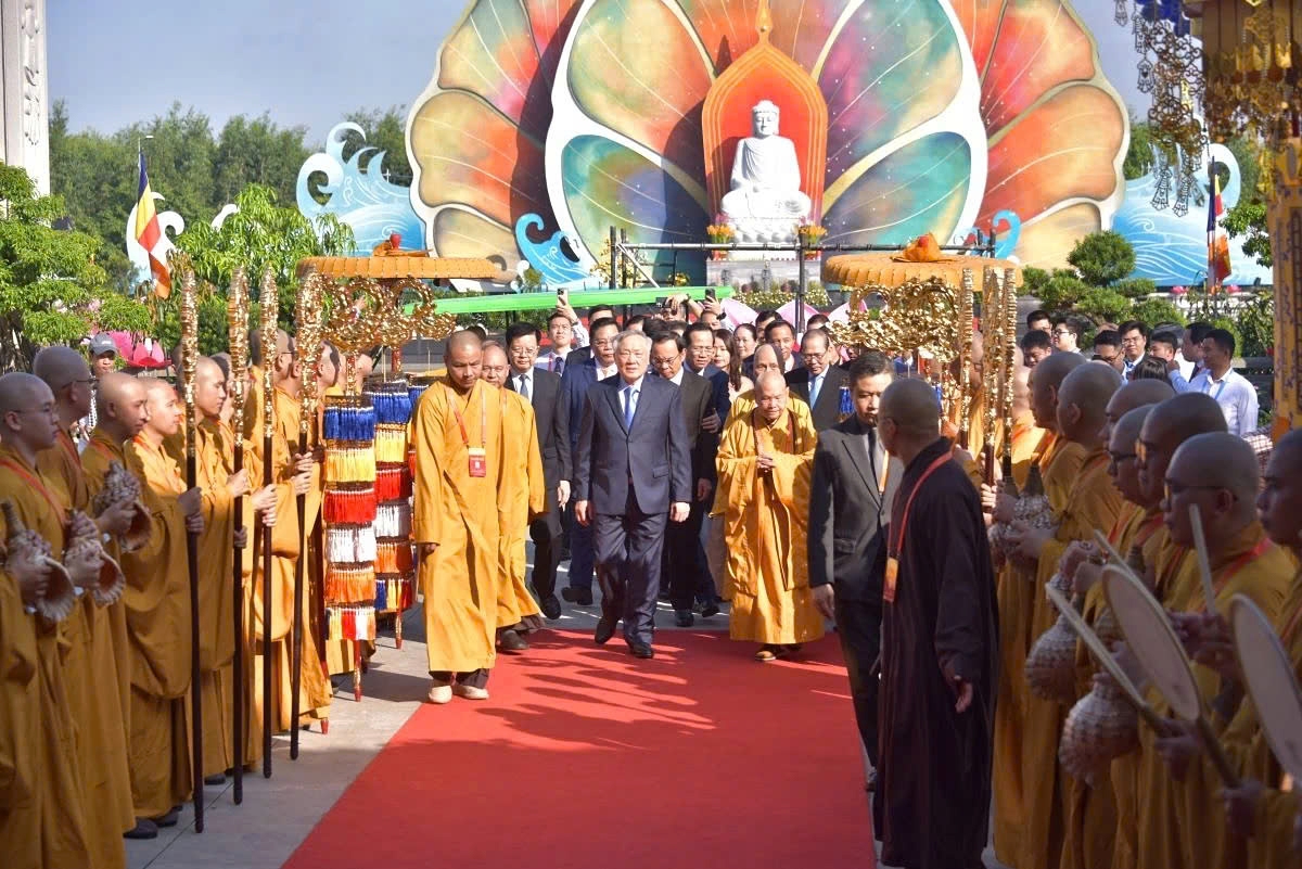 Deputy Prime Minister Nguyen Hoa Binh attends the closing ceremony of Vesak 2025 in Ho Chi Minh City on May 8