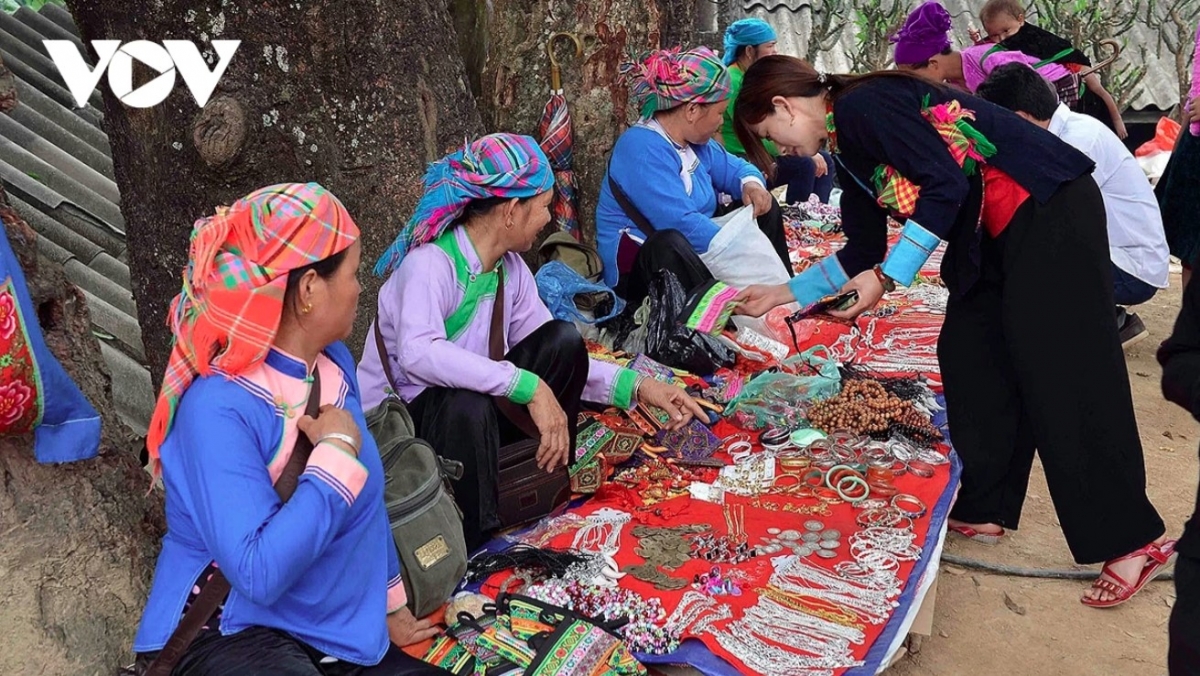 Some of the most eye-catching stalls feature traditional outfits and jewelry.