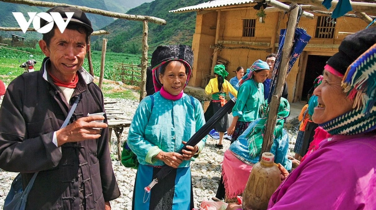 In highland communities, people only invite each other for a drink when they truly cherish one another and regard each other as family.