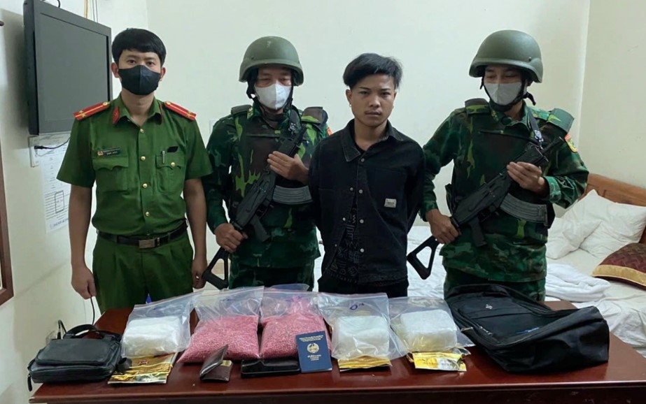 Lao man is arrested for smuggling large drug haul at Vietnam border.