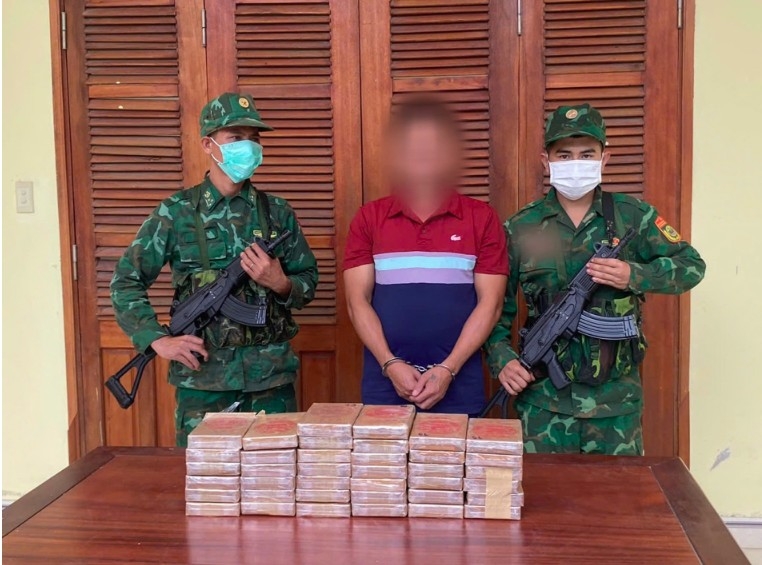 The drug trafficker and 38 seized packages of narcotics  