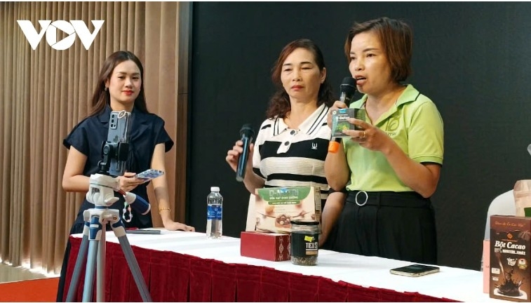 E-commerce businesses aim to turn current customers into advocates and bring in new ones