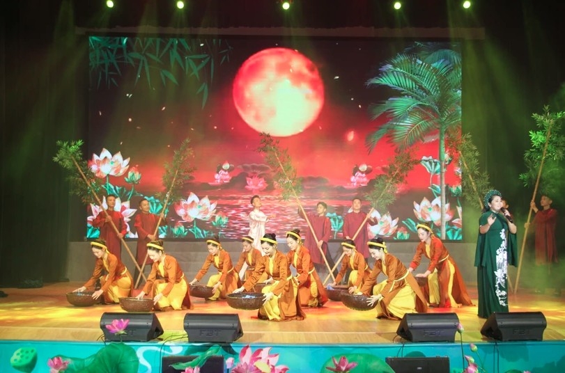 An art performance at the opening ceremony of the film week.