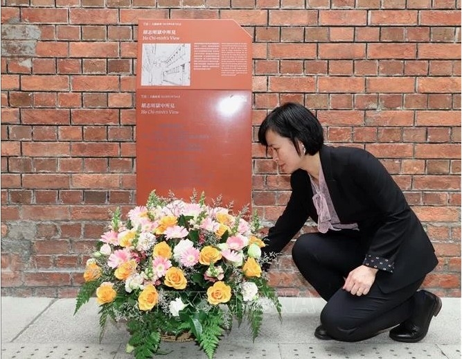 Vietnamese Consul General in Hong Kong and Macau (China) Le Duc Hanh at the wreath-offering ceremony.