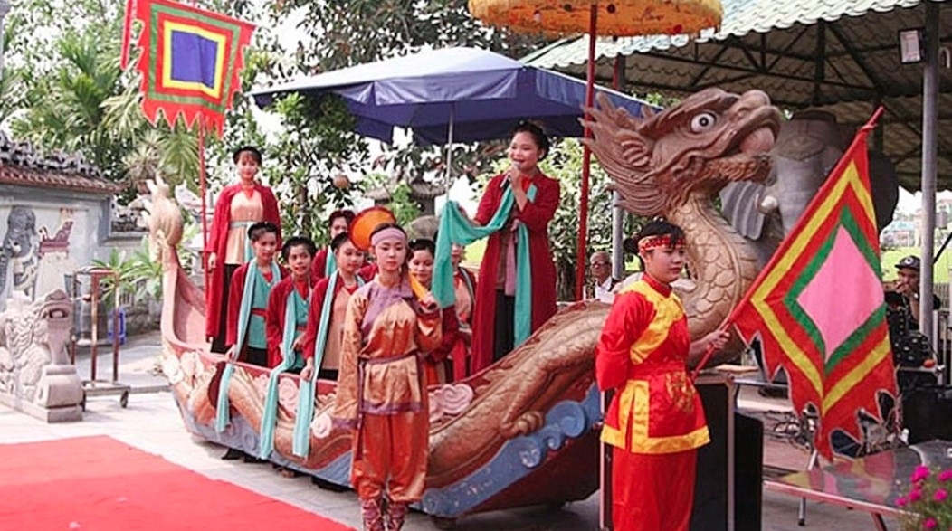 People pray for a bountiful harvest in the Cheo Tau singing festival in Hanoi.