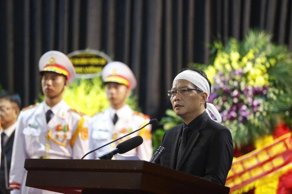 Representing the bereaved family, Tran Tuan Anh, son of the deceased, expresses gratitude to incumbent and former leaders of the Party, State, and Vietnam Fatherland Front, along with representatives of localities, agencies and organisations, senior leaders of other countries, international friends, diplomatic corps, and people for offering condolences and escorting his father to the last resting place.