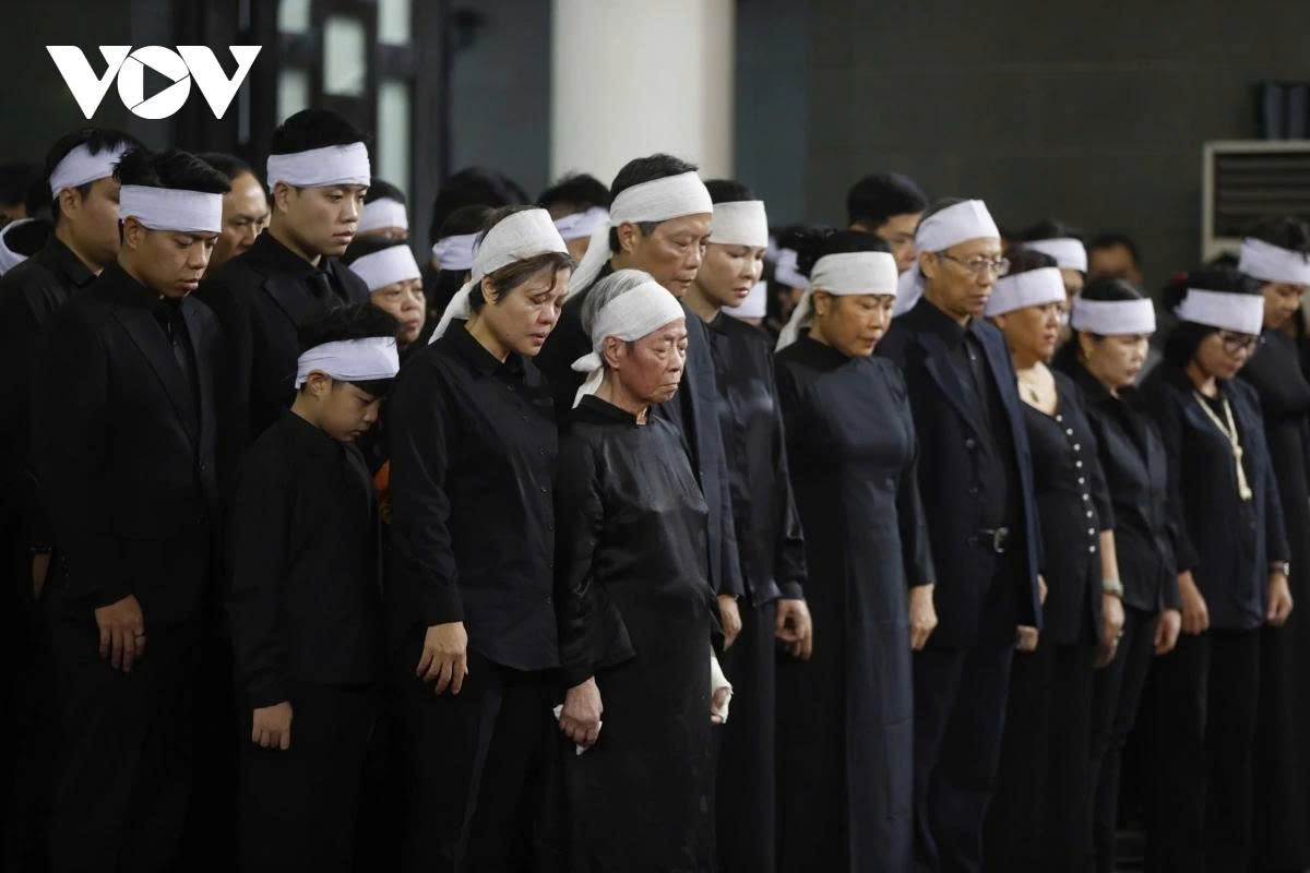 Family of the former leader observes a minute of silence 