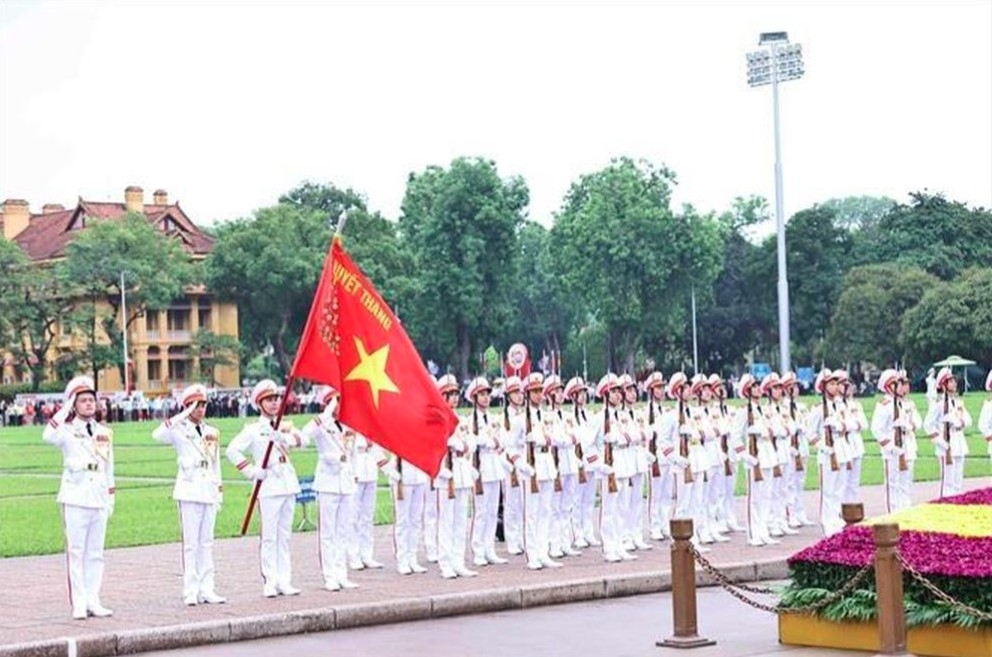 When the national anthem begins to play, the national flag is slowly lifted up.