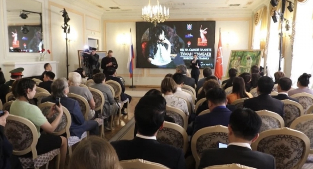 The opening ceremony of the painting exhibition.