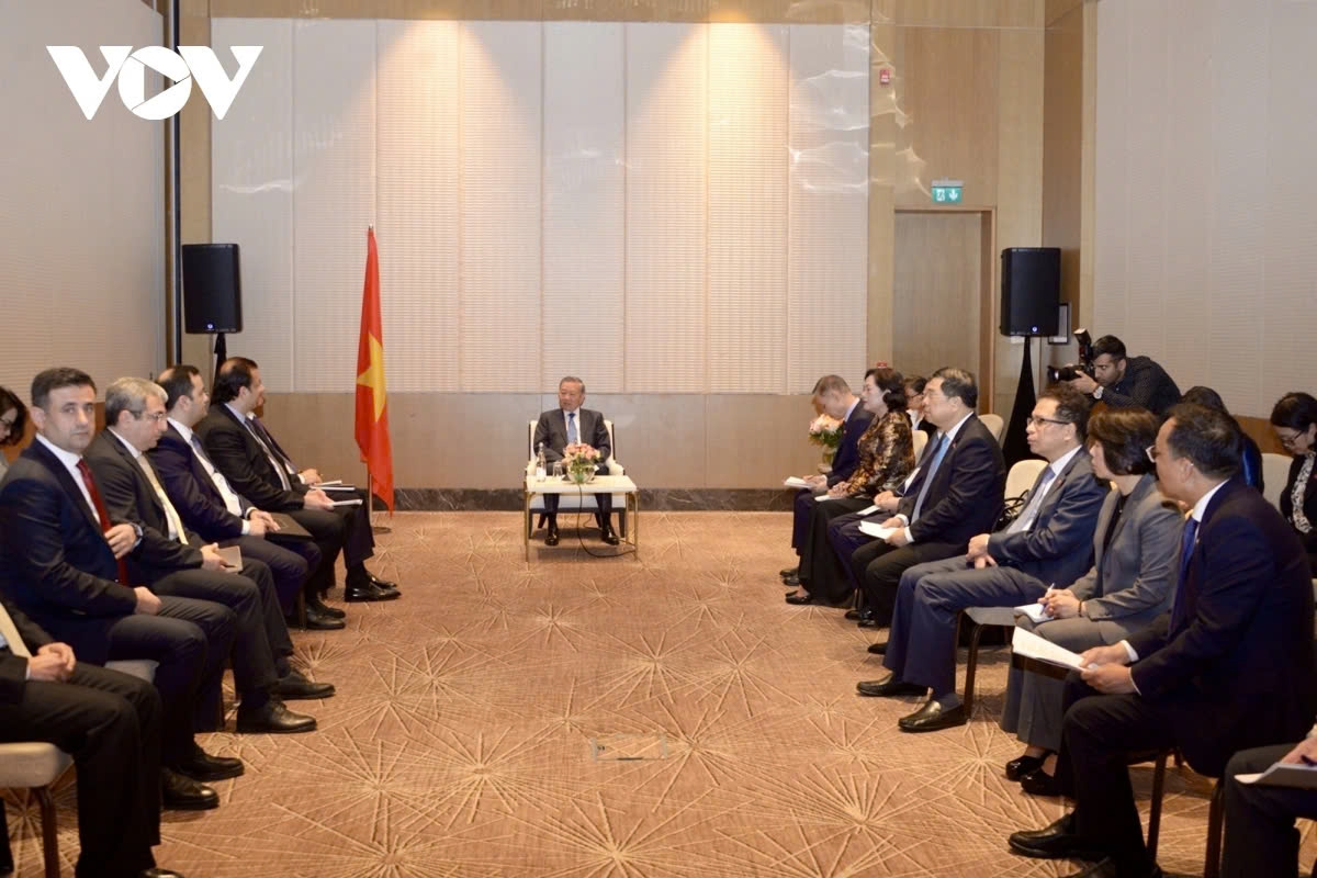 Vietnamese Party leader To Lam receives top executives from leading Azerbaijani businesses in Baku on May 8