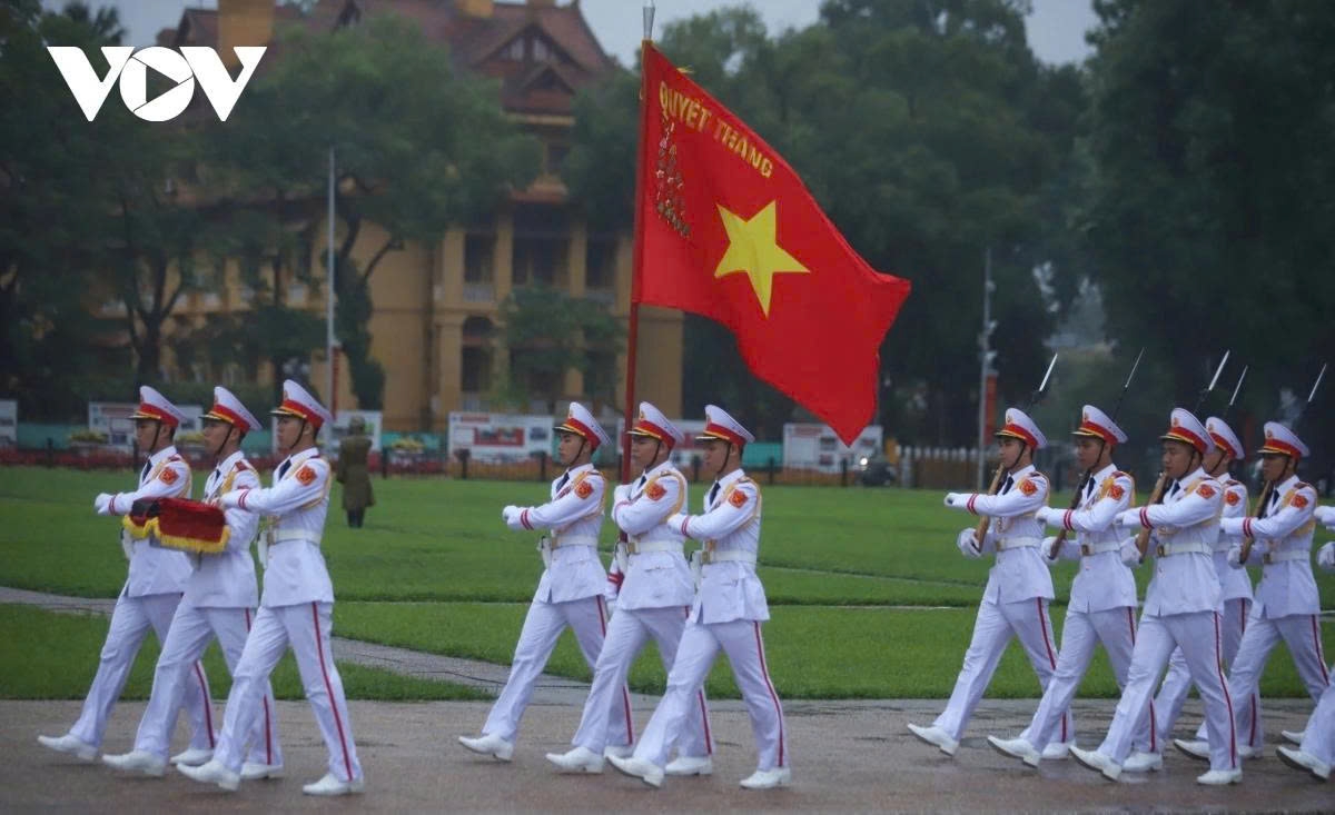 Earlier, a ceremony to lower the national flag to half-mast is held at 6 a.m. on May 24 at Ba Dinh Square to mark a two-day national mourning for former President Tran Duc Luong, who passed away on May 20 at the age of 88.