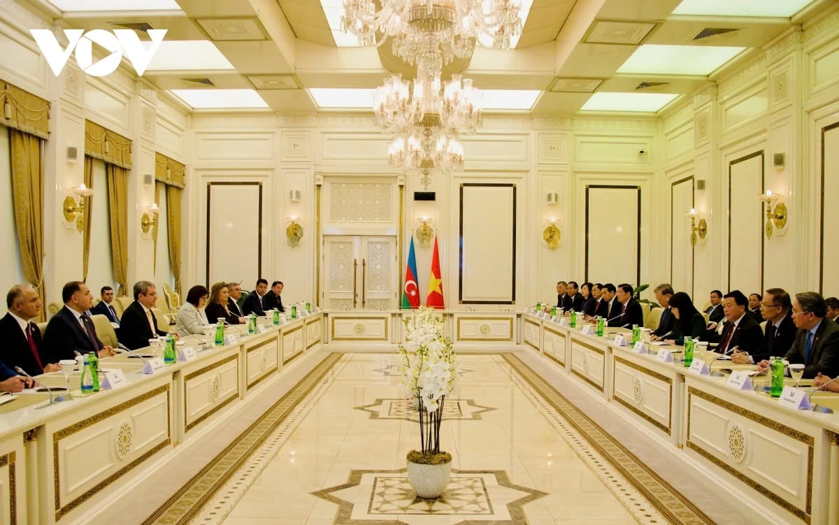 To Lam, Party General Secretary of Vietnam, and Sahiba Gafarova, Speaker of the Milli Majlis (National Assembly) of Azerbaijan hold a meeting in Baku on May 8