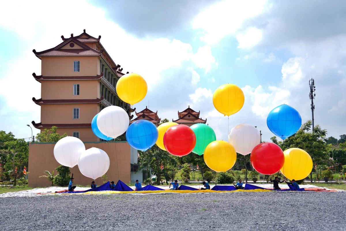 This is currently the world’s largest Buddhist flag