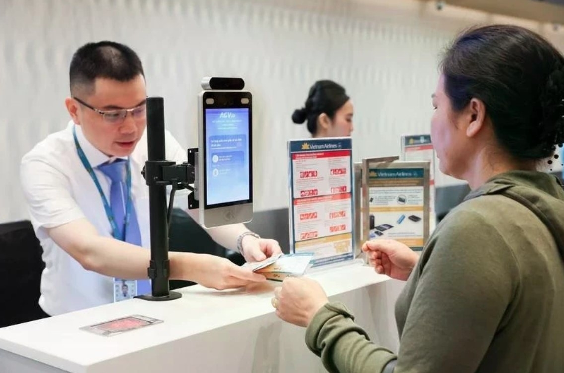 Vietnam Airlines encourages passengers to complete check-in procedures online before their flights.