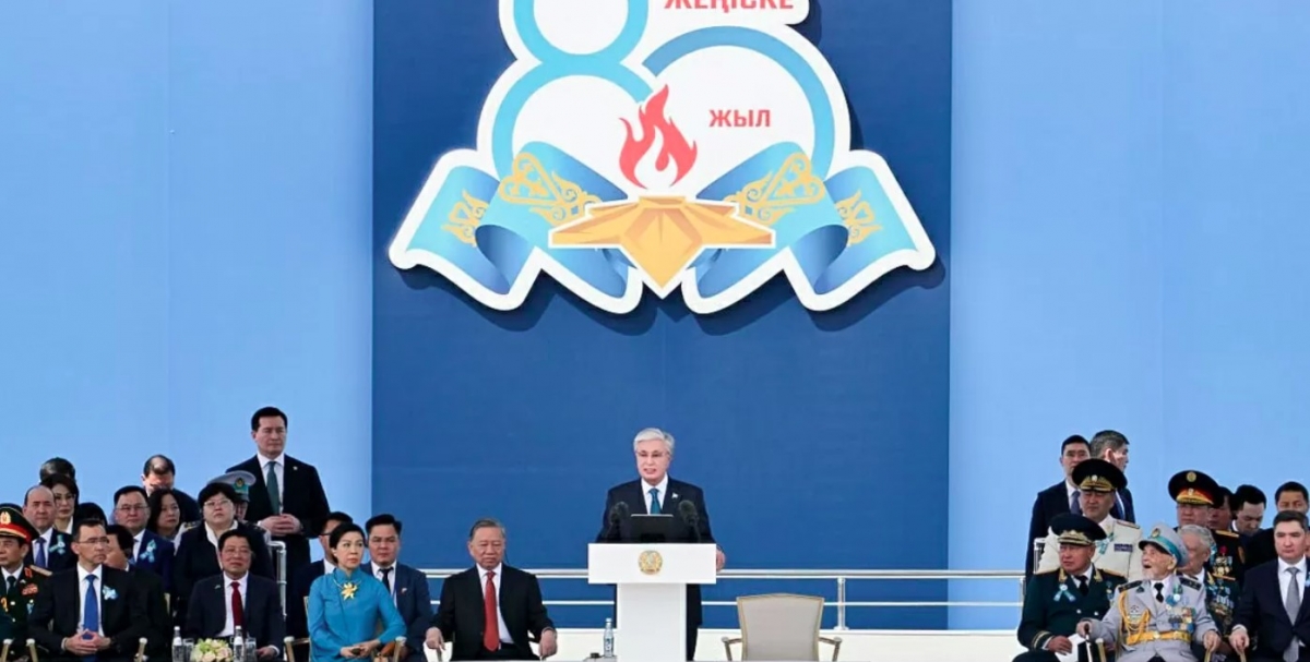 Party General Secretary To Lam, his spouse and a high-ranking Vietnamese delegation attend a military parade marking the 80th anniversary of Victory over Fascism in Astana. (Photo courtesy of the Ministry of Foreign Affairs)