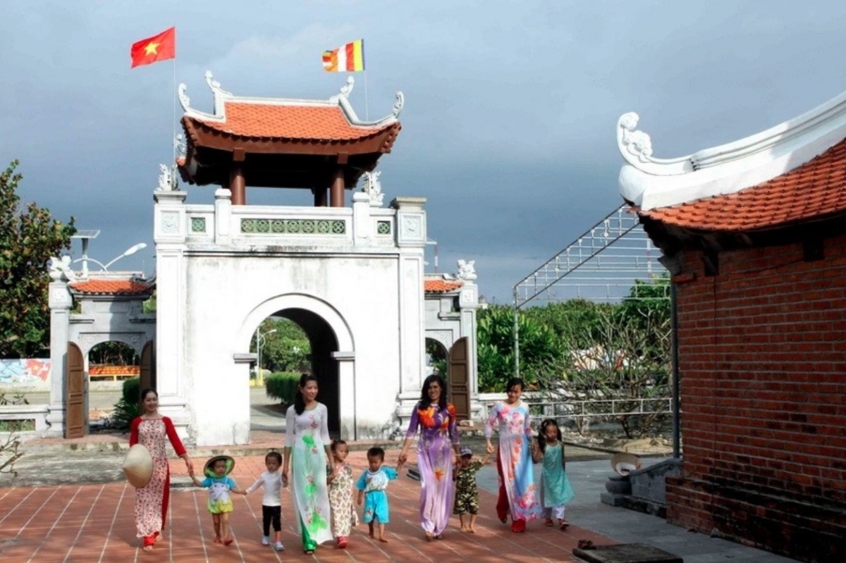 A photo captures Truong Sa pagoda in the Truong Sa (Spratly) archipelago.
