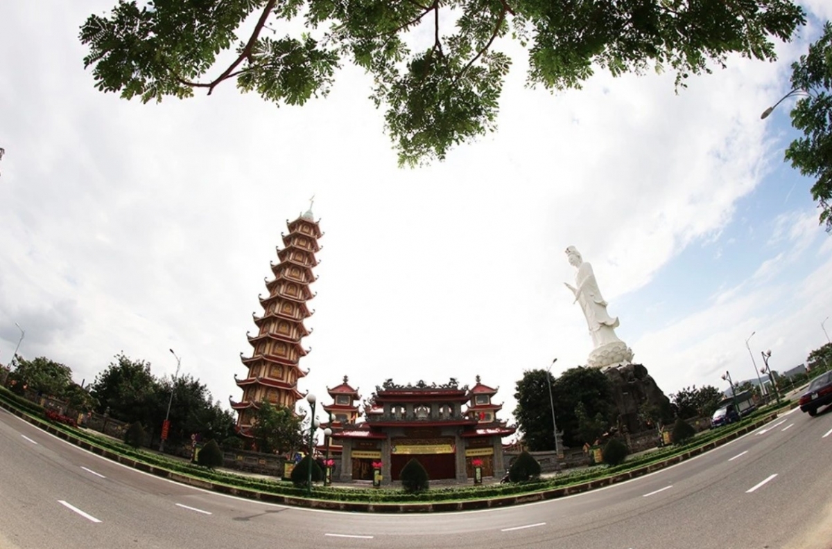 Bo De Zen Monastery in Da Nang is featured at the exhibition.
