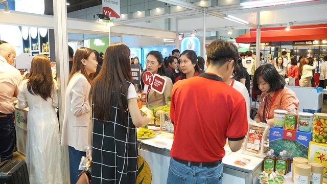 The Vietnamese booth at Thaifex-Anuga Asia 2025 attracts many visitors. (Photo: VGP)