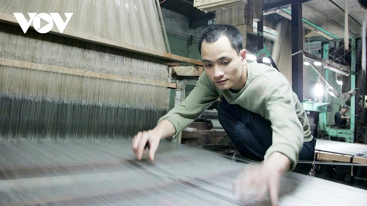 The traditional looms are preserved for display, to maintain the village’s weaving heritage, and to demonstrate the traditional craft to visiting tourists.