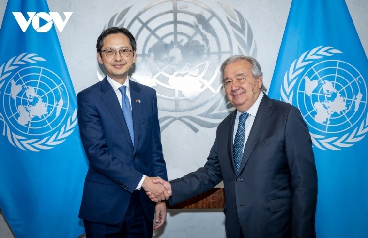Ambassador Do Hung Viet and United Nations Secretary-General Antonio Guterres