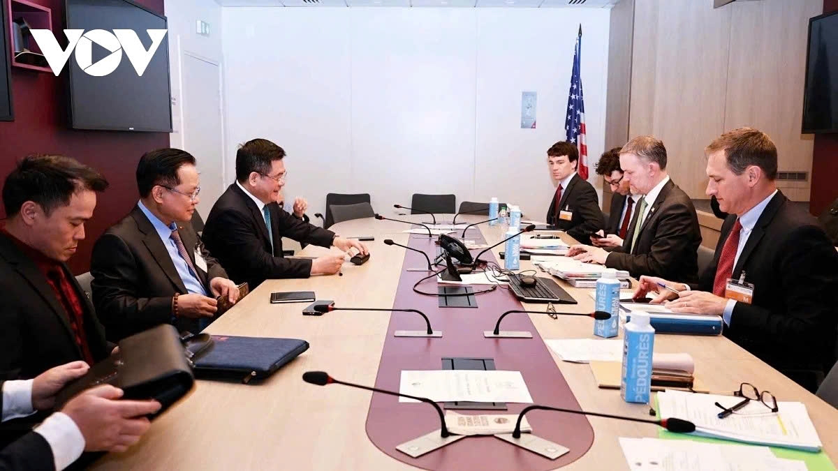 Minister of Industry and Trade Nguyen Hong Dien, head of the Vietnamese Government’s negotiation delegation, and US Trade Representative Jamieson Greer, head of the US negotiation delegation, co-chair a ministerial level negotiation session on a bilateral reciprocal trade agreement between Vietnam and the US in Paris on June 4