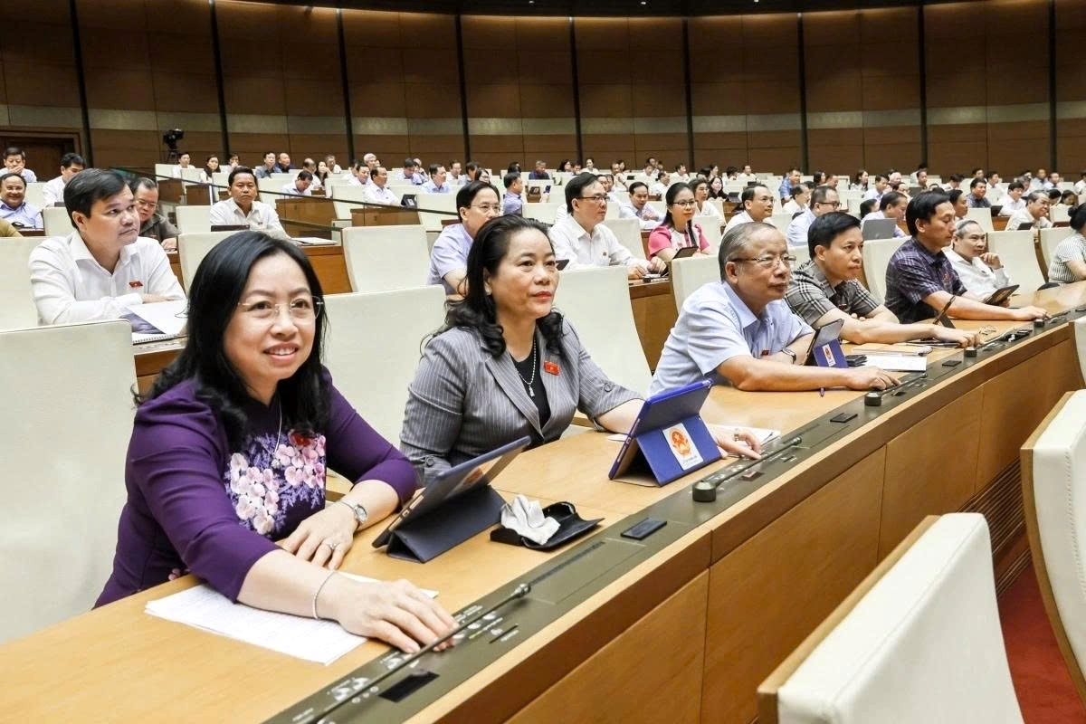 National Assembly deputies press the button to pass a resolution on the reorganisation of provincial-level administrative units in 2025