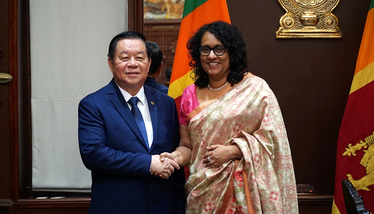 Sri Lanka Prime Minister Harini Amarasuriya (R) receives Nguyen Trong Nghia, Politburo member, Secretary of the Party Central Committee, and head of the Oarty's Commission for Information, Education and Mass Mobilisation, in Colombo on June 3