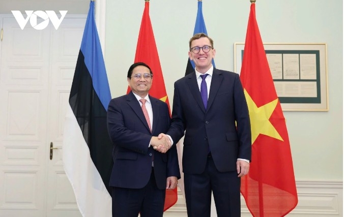 Prime Minister Pham Minh Chinh and his Estonian counterpart Kristen Michal
