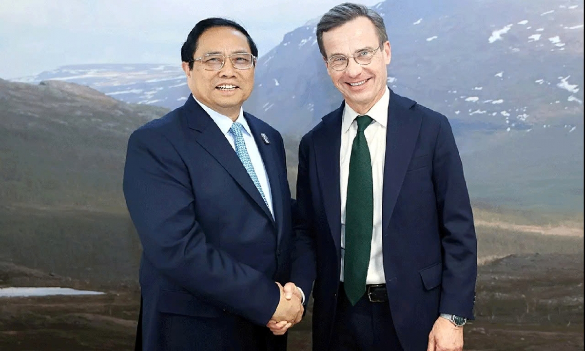 Vietnamese Prime Minister Pham Minh Chinh meets Swedish Prime Minister Ulf Kristersson on the sidelines of the World Climate Action Summit at COP28 in Cairo in December 2023