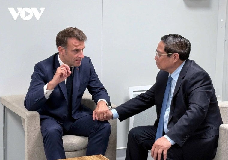 Prime Minister Pham Minh Chinh meets French President Emmanuel Macron