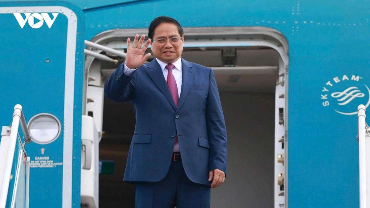 Prime Minister Pham Minh Chinh leaves Hanoi for the 16th Annual Meeting of the New Champions of the World Economic Forum (WEF) in Tianjin and a working visit to China