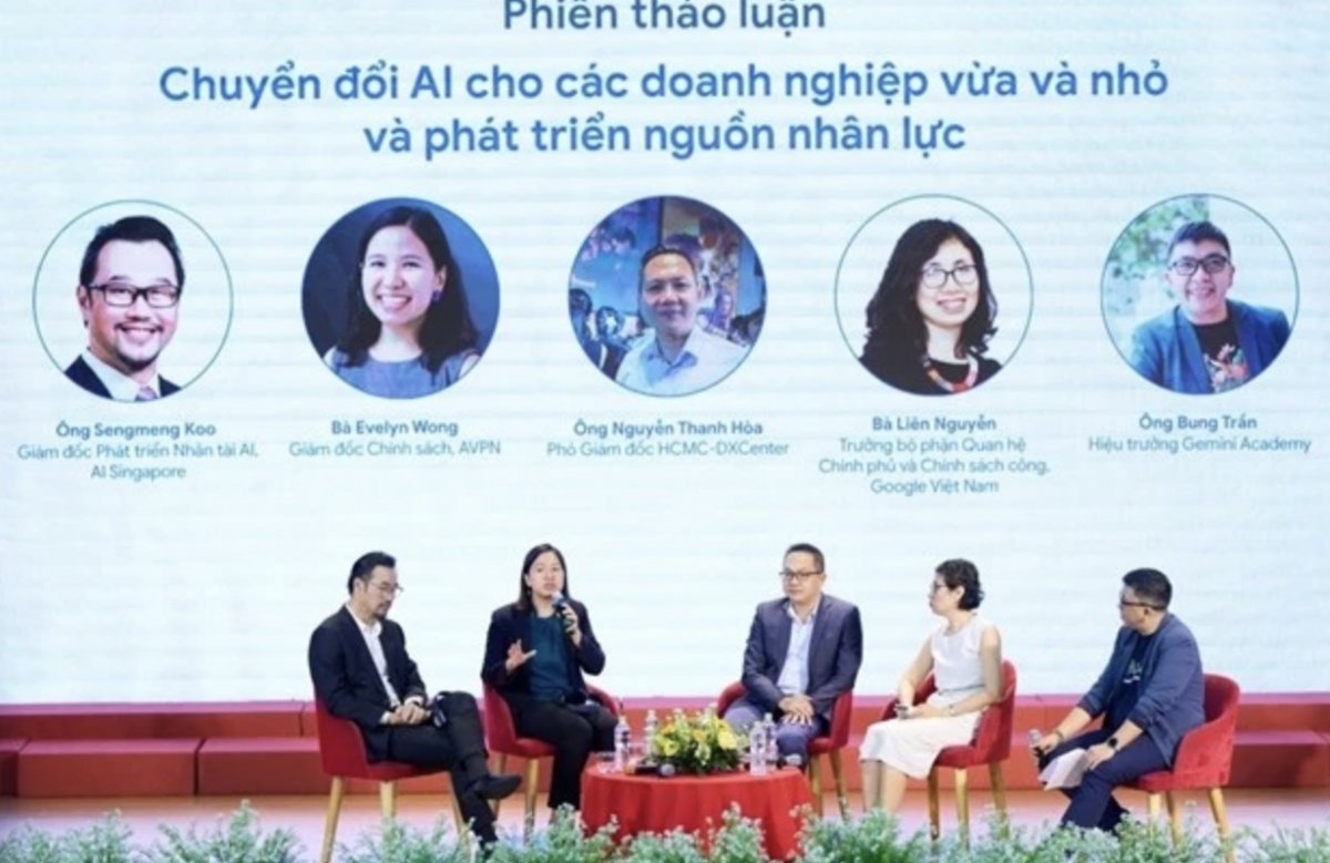 Speakers at the recent seminar “From Digital Transformation to Artificial Intelligence Transformation” in HCM City. (Photo: VNA)