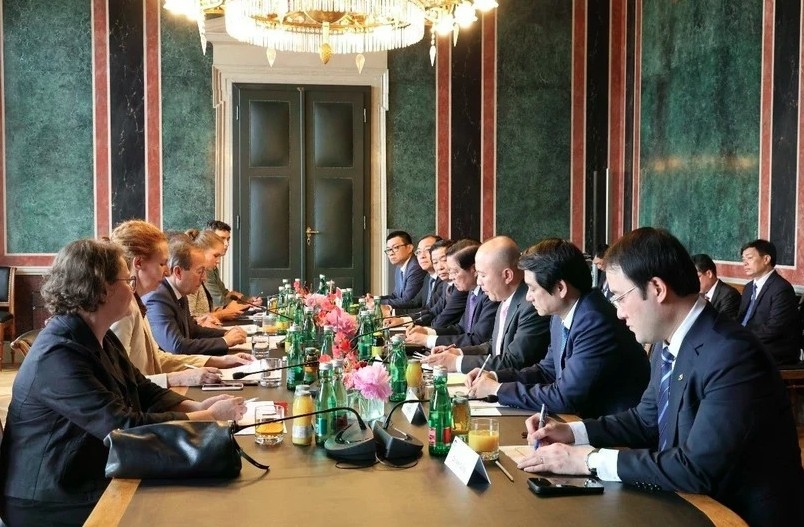 The CPV delegation meets with Second President of the Austrian National Council Peter Haubner. (Photo: VNA)