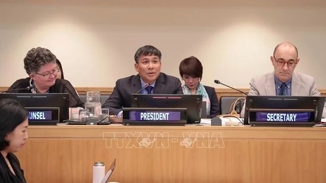 Permanent Deputy Minister of Foreign Affairs Nguyen Minh Vu (middle) chairs the meeting as SPLOS 35 Chair (Photo: VNA)