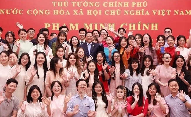 Prime Minister Pham Minh Chinh and representatives of the Vietnamese community and students from Beijing, Tianjin, and Hebei at the meeting. (Photo: VNA)