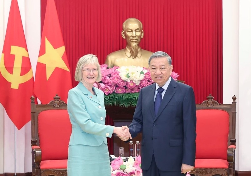 Party General Secretary To Lam (right) and Australian Ambassador to Vietnam Gillian Bird. (Photo: VNA)