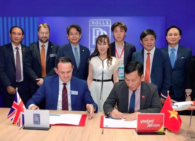 Vietjet and Rolls-Royce sign an order for an additional 40 Trent 7000 engines for A330neo fleet (Photo: thanhnien.vn)