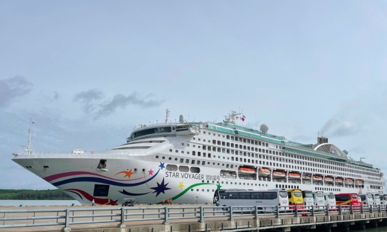 Star Voyager ship is anchored at Phu My port on June 13 (Photo: Saigontourist)