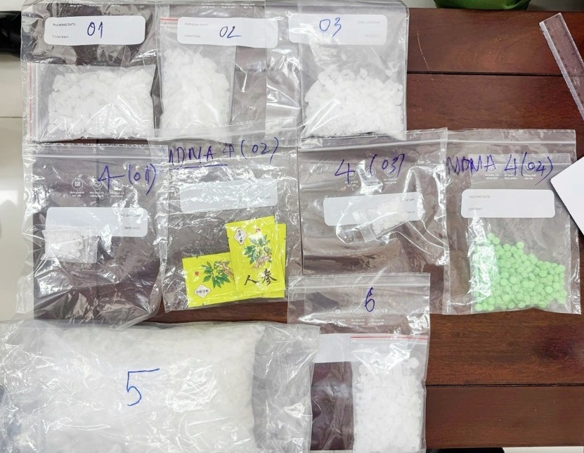 The drugs seized by the customs officers weigh approximately 1.93 kg in total