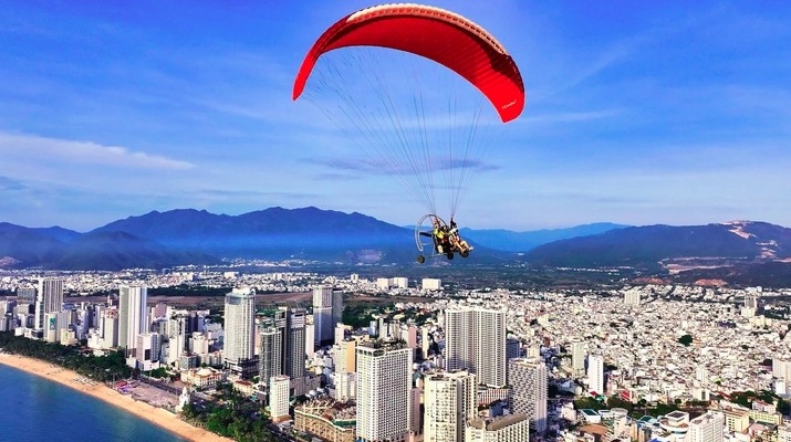 Paragliding show is anticipated to light up Nha Trang sky this summer (Photo: tuoitre.vn)
