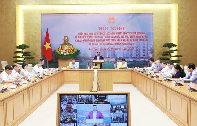 Prime Minister Pham Minh Chinh chairs the teleconference on June 2 (Photo: VNA)