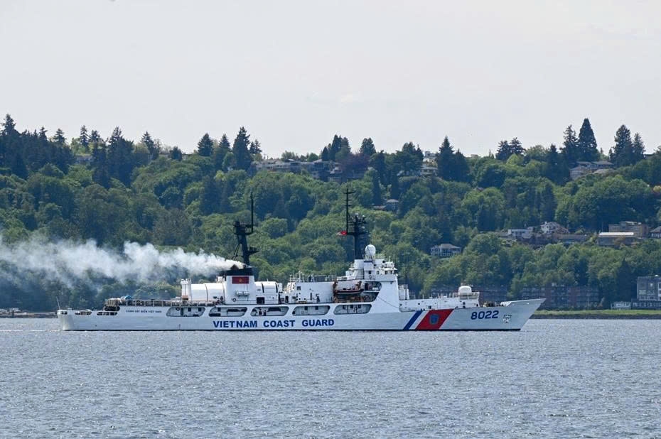 The United States has transferred the patrol vessel CSB 8022, the third of its kind, to the Vietnam Coast Guard. (Photo: US Embassy)