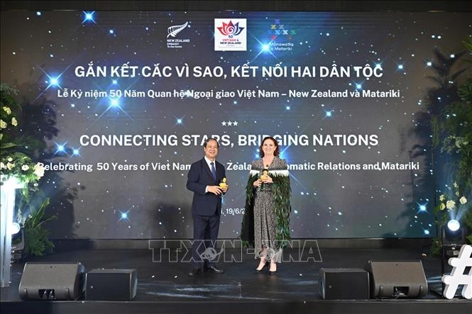 Vietnamese Minister of Education and Training Nguyen Kim Son (L) and New Zealand Ambassador to Vietnam Caroline Beresford at the function