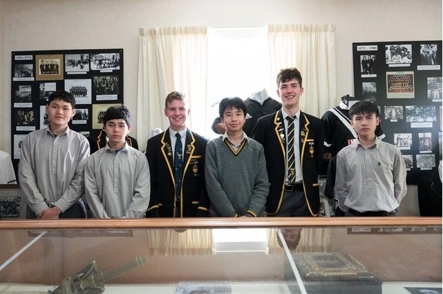 Vietnamese and New Zealand students currently studying at a high school in Wellington, New Zealand
(Photo:https: thanhnien.vn)