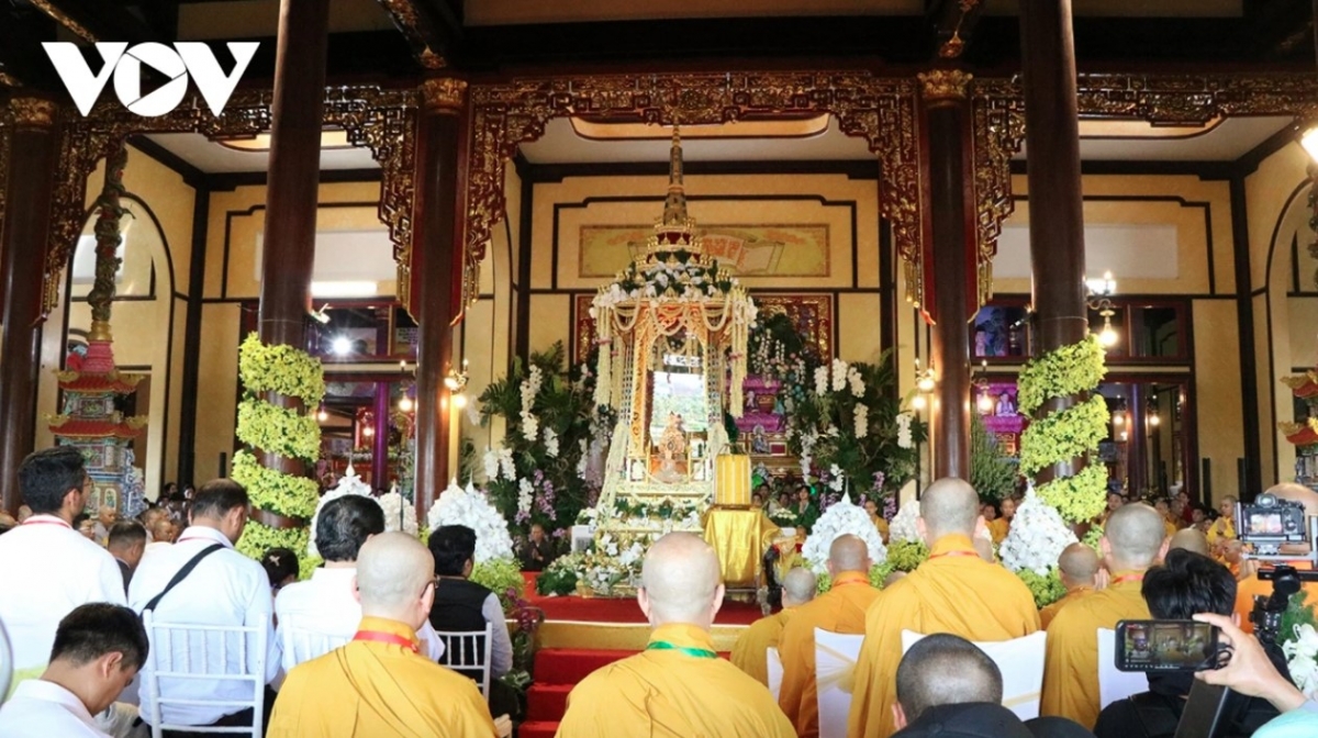 The ceremony attracts the participation of a large number of Buddhist dignitaries, monks, nuns, and devotees.
Da Nang is the final stop in the Vietnam leg of the sacred relic’s journey, lasting from May 2 to June 2. 