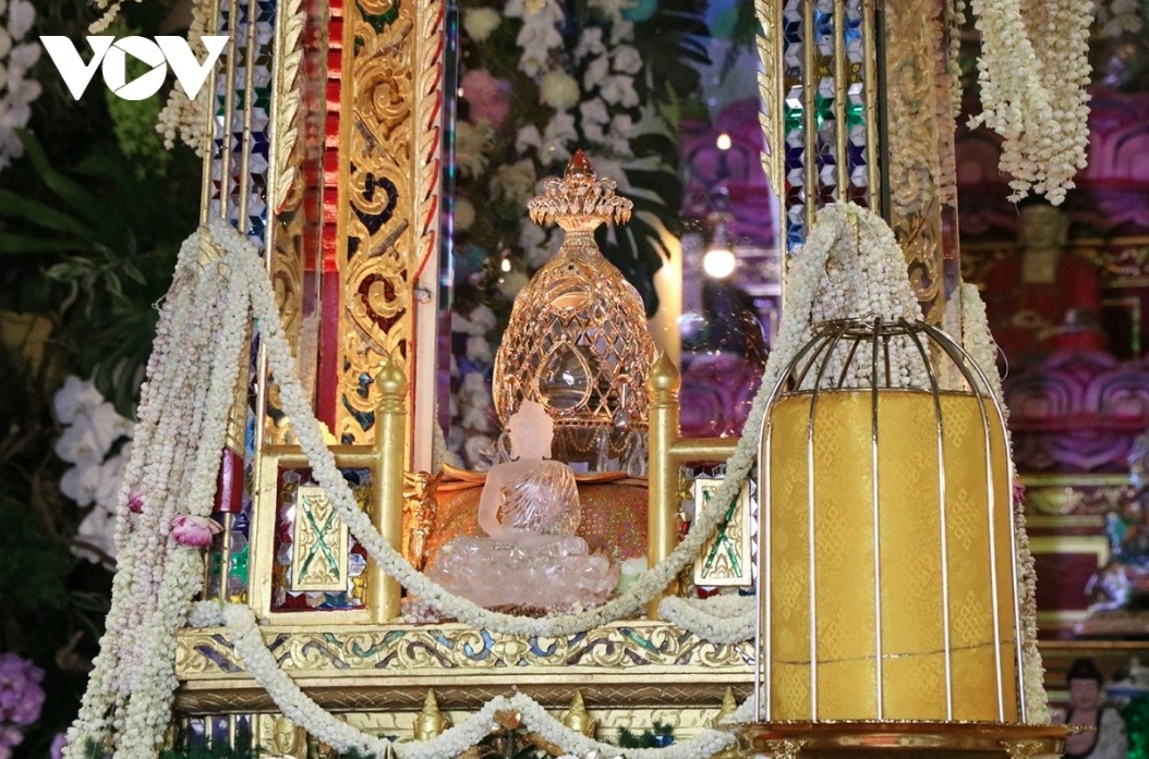 The Sarira of Lord Buddha, a sacred treasure of India, is received by the Vietnam Buddhist Sangha from India and ceremoniously enshrined at Thanh Tam Pagoda as part of the 2025 UN Day of Vesak celebration taking place from May 6 to 8.