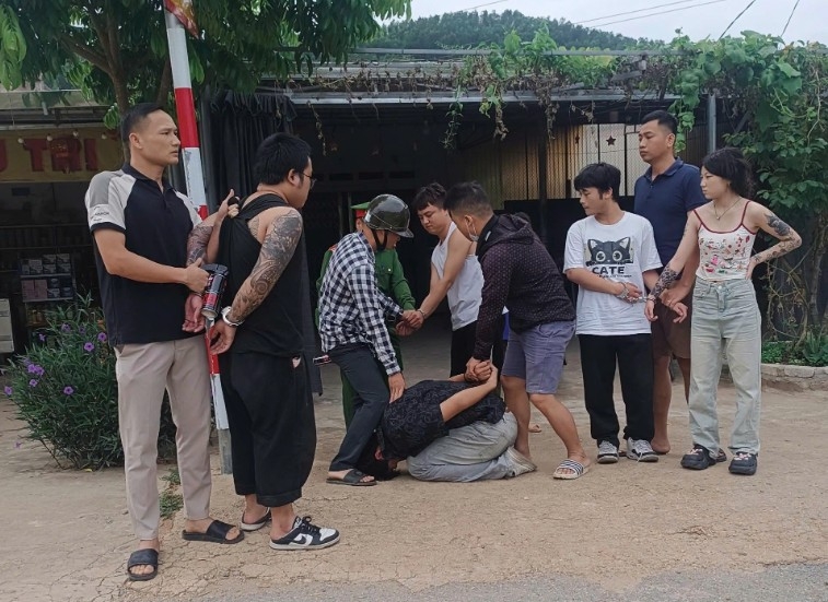 Four Chinese nationals arrested by Thanh Hoa police (Photo: Thanh Hoa police)